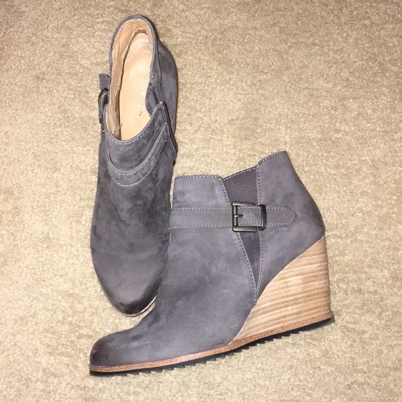 caslon wedge bootie